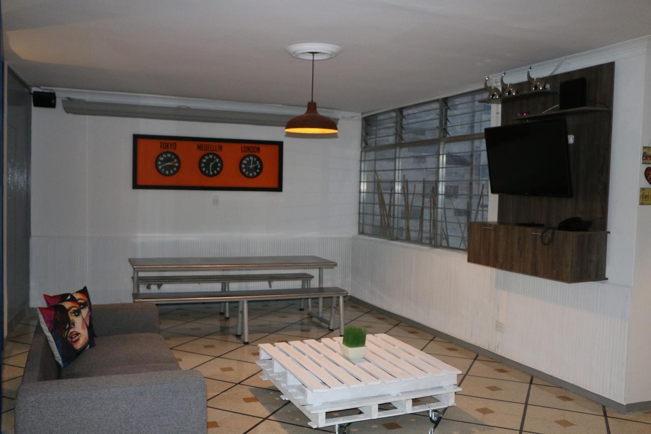 Backpackers Inn Medellin Exterior photo